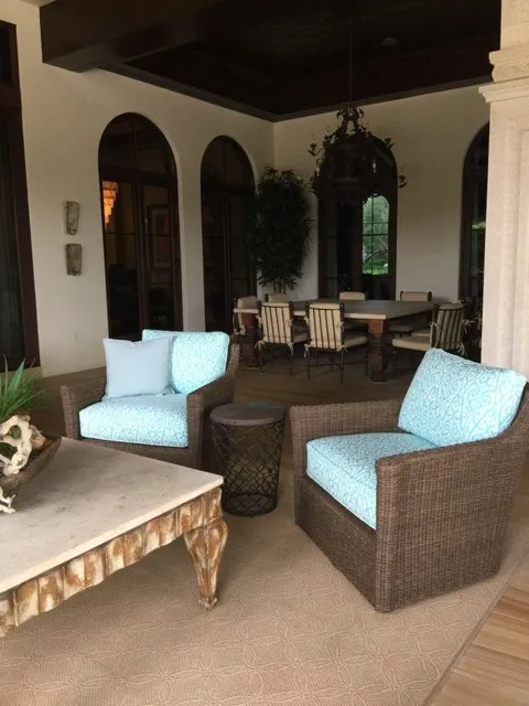 Chaises d'extérieur avec coussins sur mesure