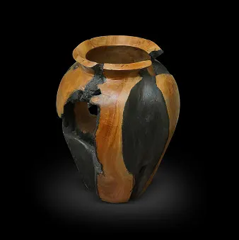 Jarrón de madera y resina negra